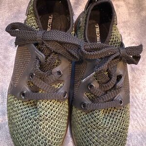 Women's Green and Black Sneakers with reinforced toe